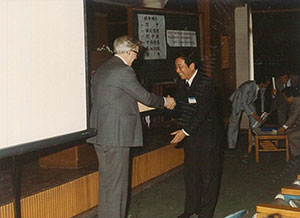 3_St-Pierre교수-감사패증정.jpg